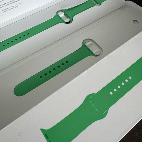 Apple Watch Sport Loop Band 45mm 44 42 49 Bright Green Authentic Open Box Rare - Picture 3 of 3